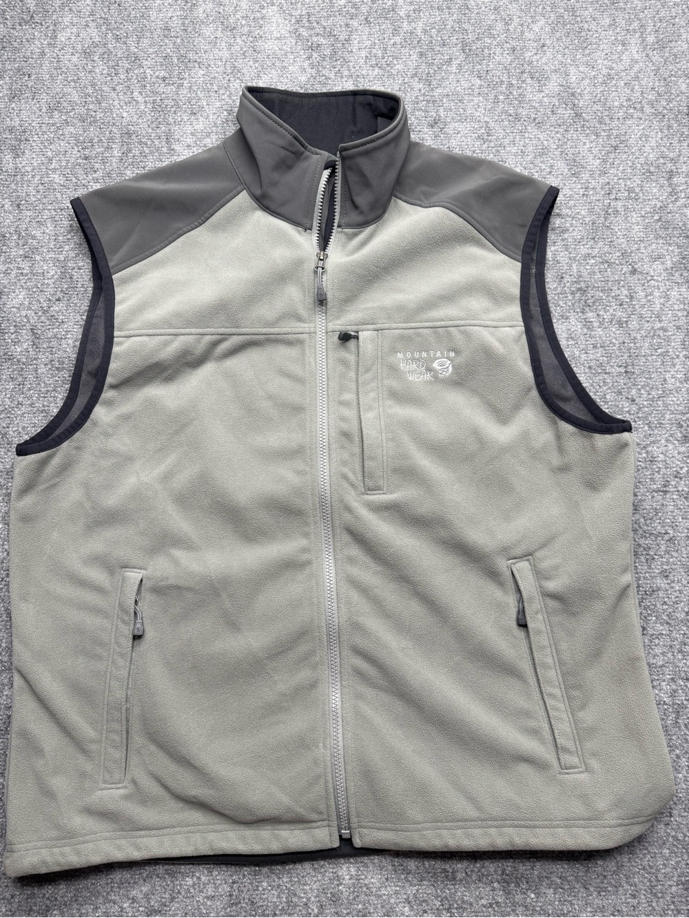Mountain Hardwear Men's XL Gray Black Fleece Vest Outdoors full zip